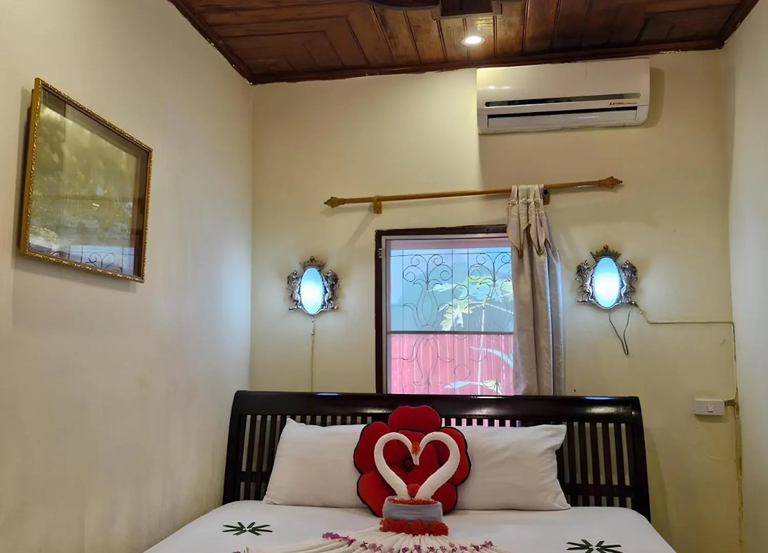 Hotel Sakura Wood House Luang Prabang 4*,